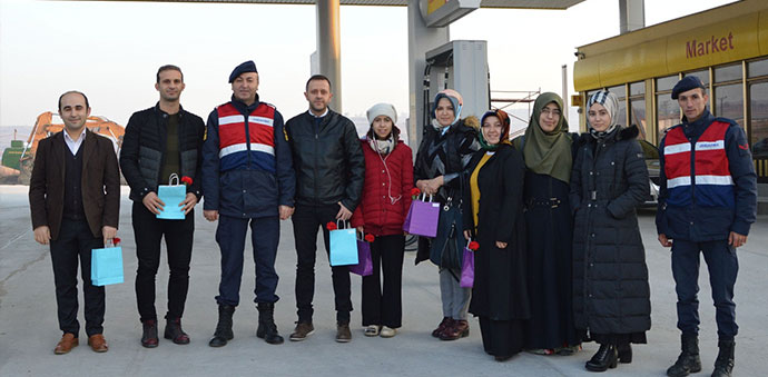 Jandarma’dan Öğretmenler Günü Sürpriz Kutlama