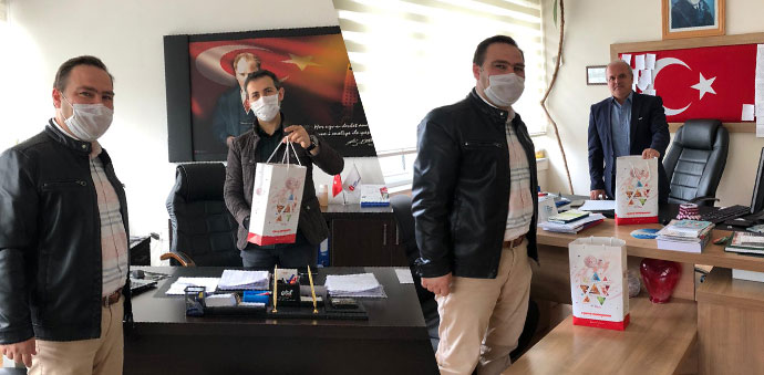 Kamu Çalışanlarına Gençlik Merkezinden Siperlikli Maske