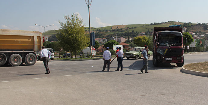 Kamyonet Kazası 1 Yaralı