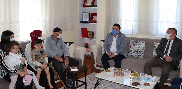 Kaymakam Yılmaz Ve Başkan Özdemir Şehit Ailelerine Ziyaret