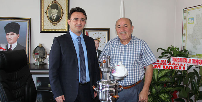 Kaymakam Yılmaz’a Semaver Hediye Etti