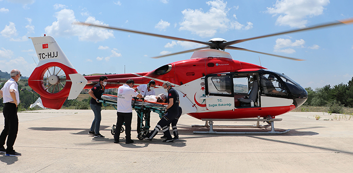 Kaza’da Ağır Yaralanan 2 Yaşındaki Kız Hava Ambulansı İle Sevk Edildi
