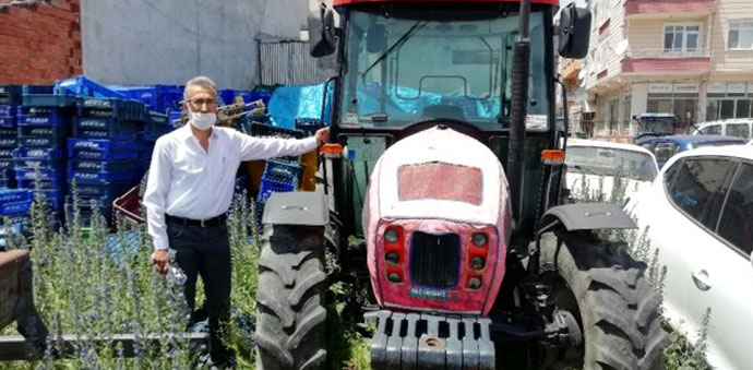 Kefil Oldu, Traktörü Ve Arazilerine Haciz Geldi