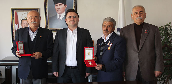 Kıbrıs Gazilerine Madalya Ve Berat Verildi