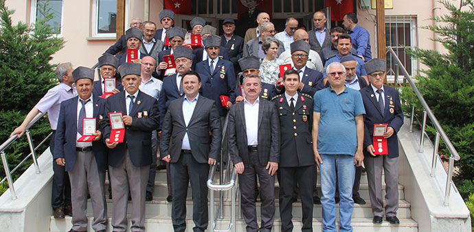 Kıbrıs Gazilerine Madalya Ve Berat Verildi