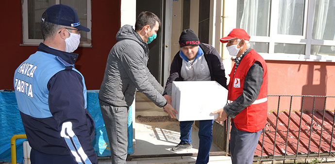 Kızılay’dan İhtiyaç Sahibi 65 Yaş Üstü Ve Kronik Hastalara Gıda Yardımı