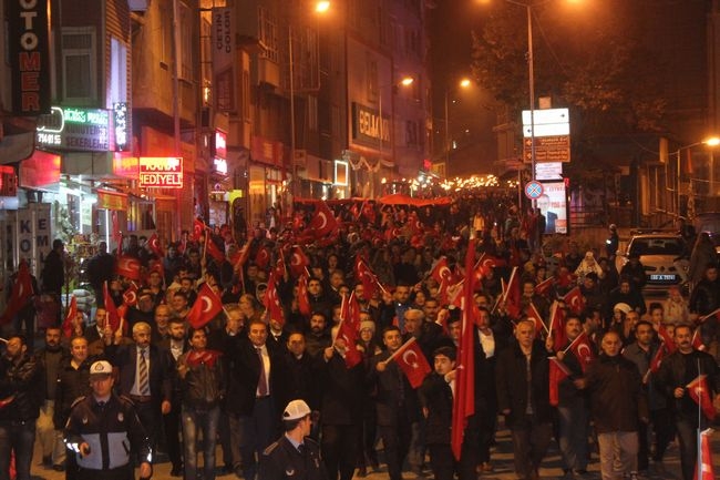 Kol Kola Omuz Omuza İstiklal Marşı Okundu