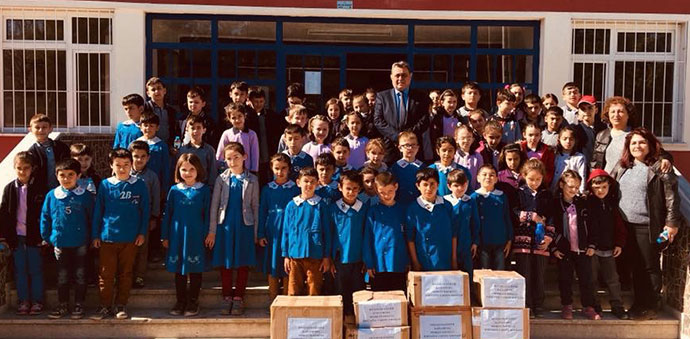 MERKEZ İLKOKULUNDA YARDIMSEVERLİK VE PAYLAŞMA