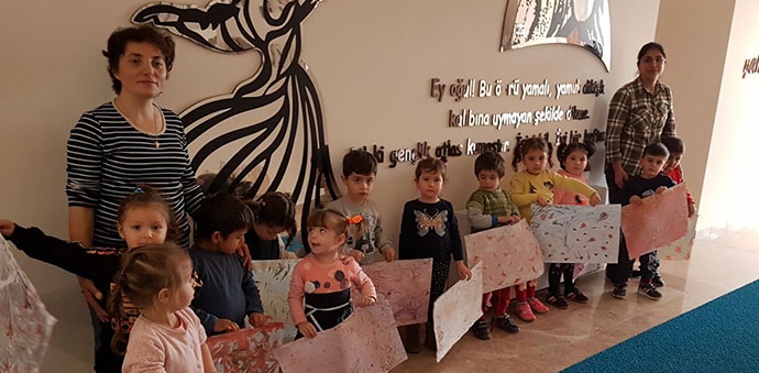 Minik Öğrenciler Ebru Sanatı Yaptılar