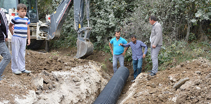 Muhtar’dan Yol Çalışmalarına Destek