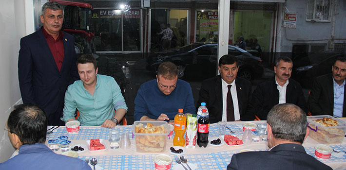 Muhtarlar Derneğinden İftar Programı