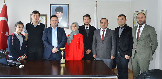 Ödüllü Öğrencilerden Kaymakam Yılmaz’a Ziyaret
