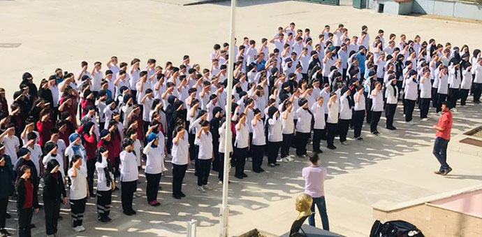 Öğrenciler Asker Selamı Vererek Ders Başı Yaptı