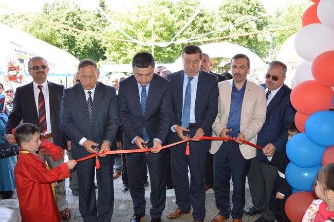 Öğrencilere Yardım Kermesi Düzenlendi