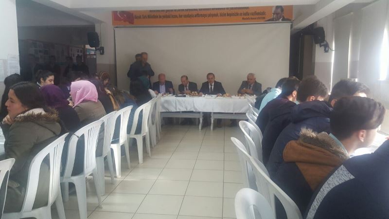 ÖĞRENCİLERE YGS ÖNCESİ MORAL KAHVALTISI DÜZENLENDİ