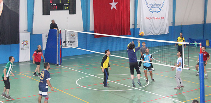 Öğretmenler Günü Voleybol Turnuvası başladı