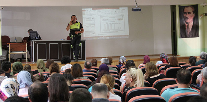 Öğretmenlere ‘Güvenli Trafik’ Eğitimi Veriliyor