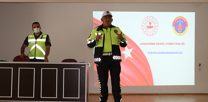 Okul Servis Şoförleri Ve Rehber Personeline Bilgilendirme Eğitimi Verildi