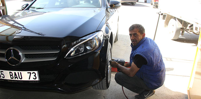 Oto Lastikçilerde Yaz Lastiği Mesaisi