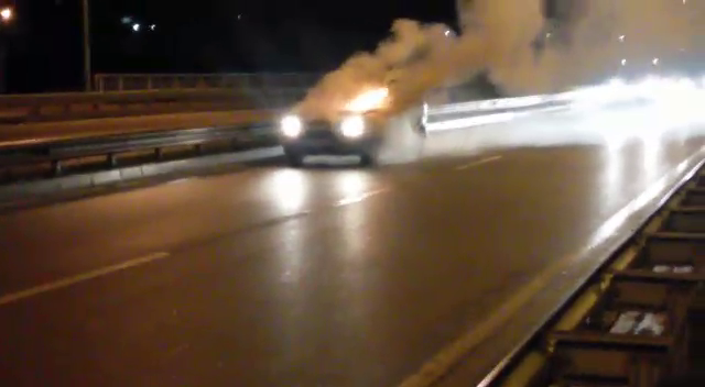 Otomobil Yol Ortasında Alev Alev Yandı