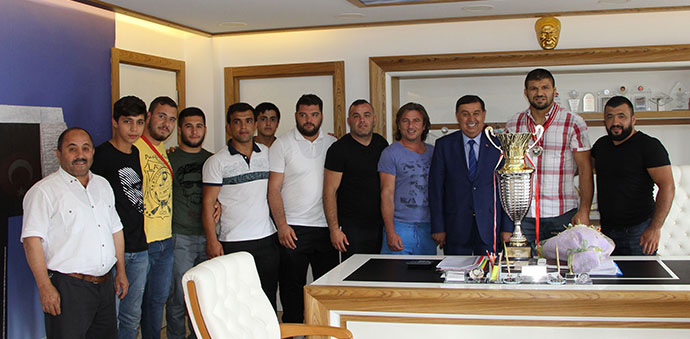 Pehlivan Şaban Yılmaz’dan Başkan İkiz’e ziyaret