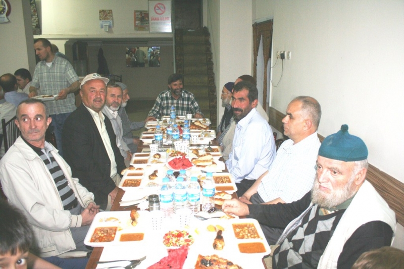 Rezep Kazdal’dan İftar Yemeği