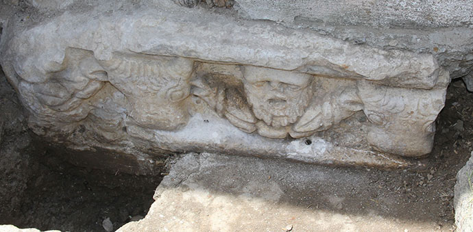 Roma Dönemine Ait Mezar Kapağı Bulundu