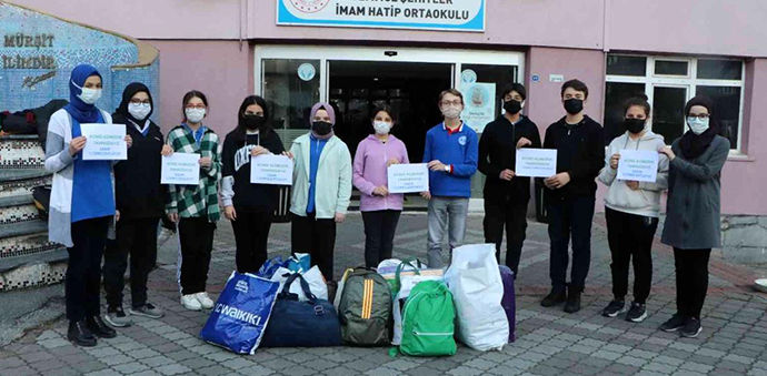 Samsun'daki Okuldan Evi Yanan Aileye Destek
