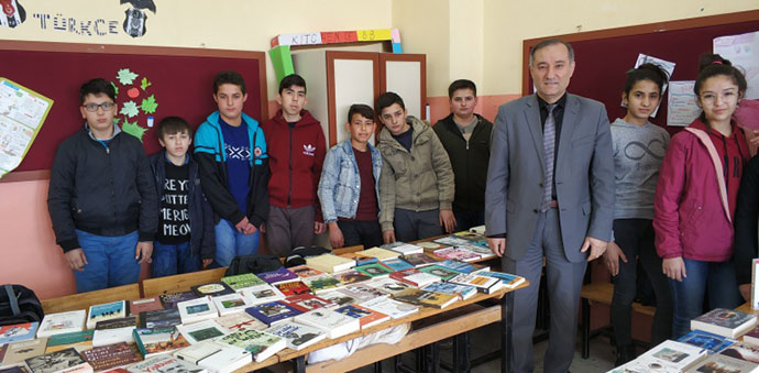 Şehidin Askeri Birliğinden Ilıca Ortaokuluna Kitap Hediye Edildi