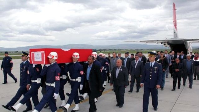 Şehit Oğlunun Cenazesini \'Canım Yavrum\' Diye Karşıladı