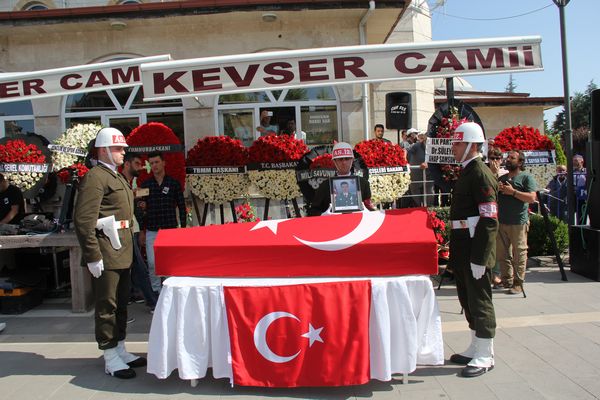 Şehit Şevket Alnıdelik Son Yolculuğa Uğurlandı