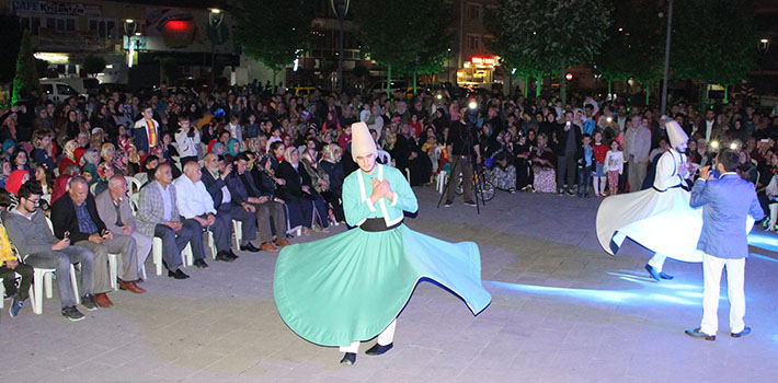 Seyfullah Çakmak ve Semazen Grubu Sahne Aldı