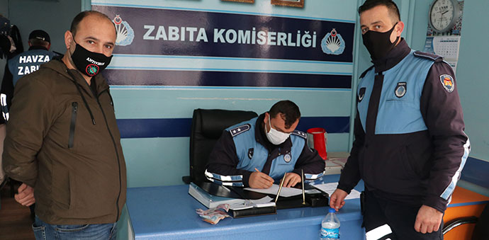 Sokakta Bulduğu Parayı Zabıtaya Teslim Etti
