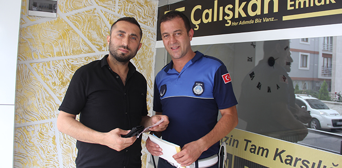 Sokakta Bulduğu Parayı Zabıtaya Teslim Etti
