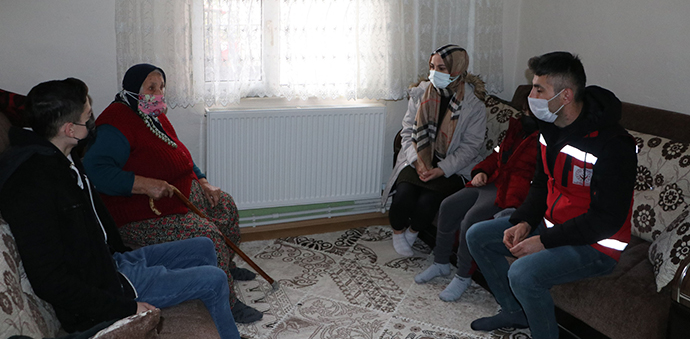 Sosyal Hizmetlerden Öğretmenler Gününde Şehit Annesine Ziyaret