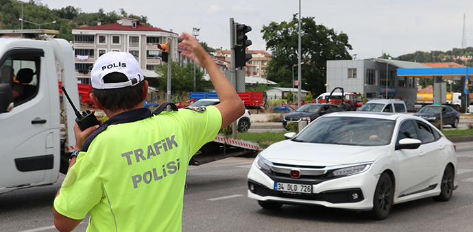 Tatil dönüşü Ankara Samsun Kara Yolunda Trafik Yoğunluğu