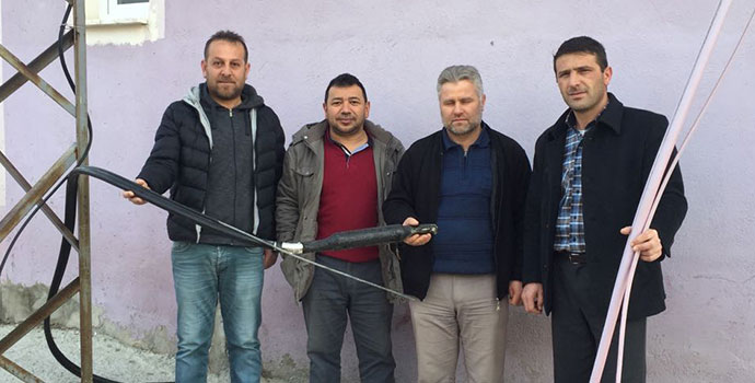 Telefon ve İnternet Kablosu Kopan Mahalleliden Tepki