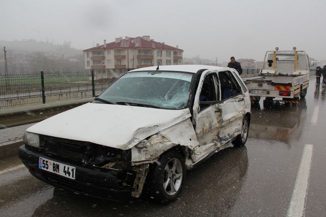 Trafik Kazası 3 Yaralı