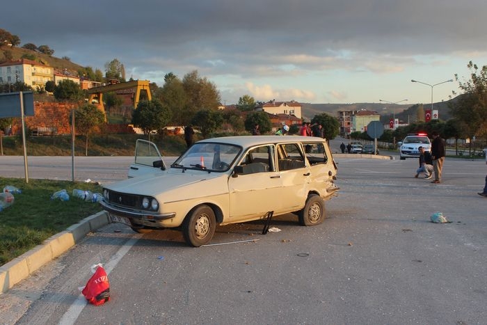Trafik Kazası 3 Yaralı