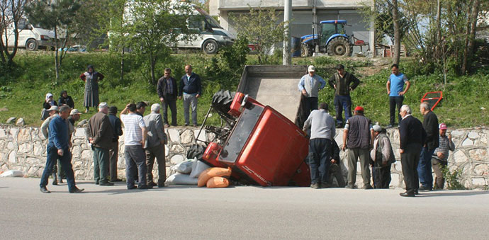 TRAKTÖR KENDİLİĞİNDEN HAREKET ETTİ