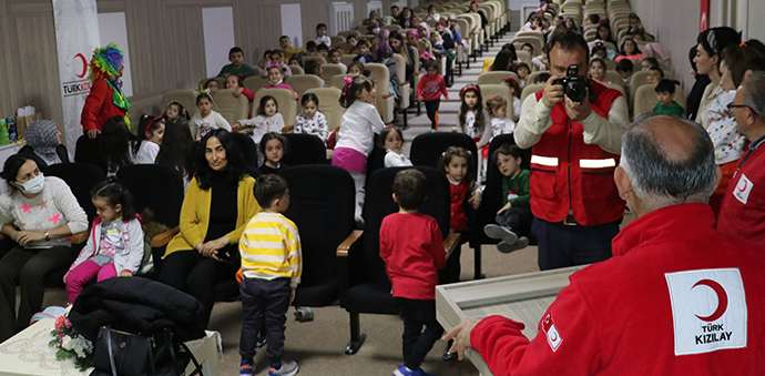 Türk Kızılay Havza İlçe Koordinatörlüğünden Öğrencilere 23 Nisan Sürprizi