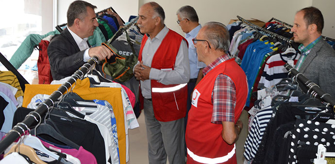 Türk Kızılayı Havza'da hayır çarşısı açtı