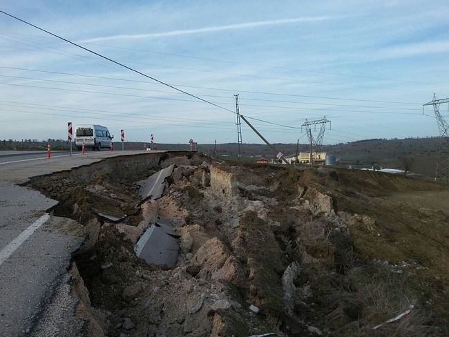 Uçan Yol 2 Aydır Tamir Edilmeyi Bekliyor