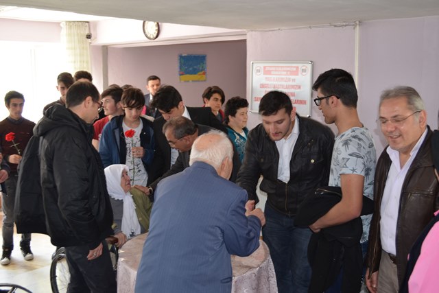 Ülkü Ocaklarından Huzurevine Ziyaret