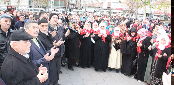 Umre Yolcuları Dualarla Uğurlandı