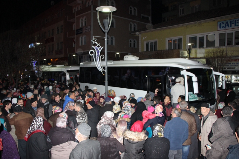 Umreciler Dua ve Tekbirlerle Yolcu Edildi