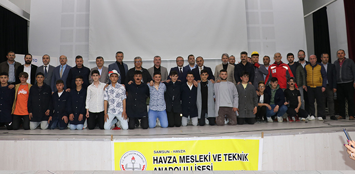 Ustalar Her Yerde Bir Mesleki Komedi Oyunu Sahnelendi