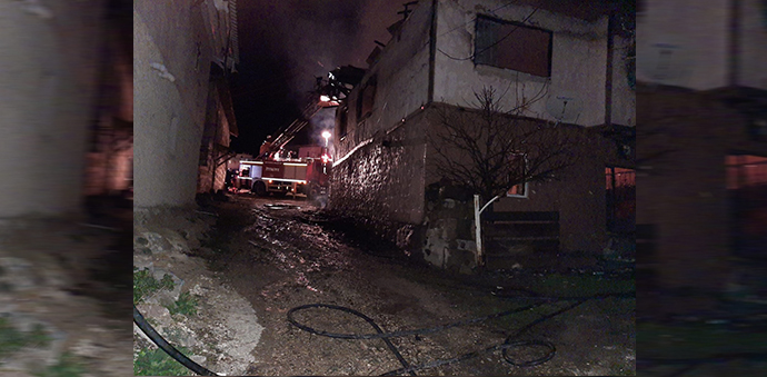Yanan Ev Kullanılmaz Hale Geldi