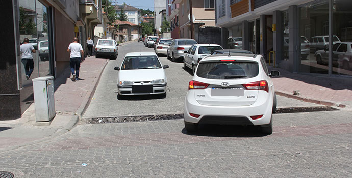 Yeni Hastane Yolunda Park Sorunu
